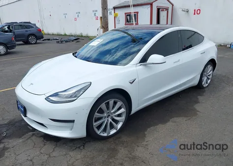 2018 Tesla Model 3 Long Range/Performance z USA, uszkodzony, nr VIN 5YJ3E1EB7JF092550